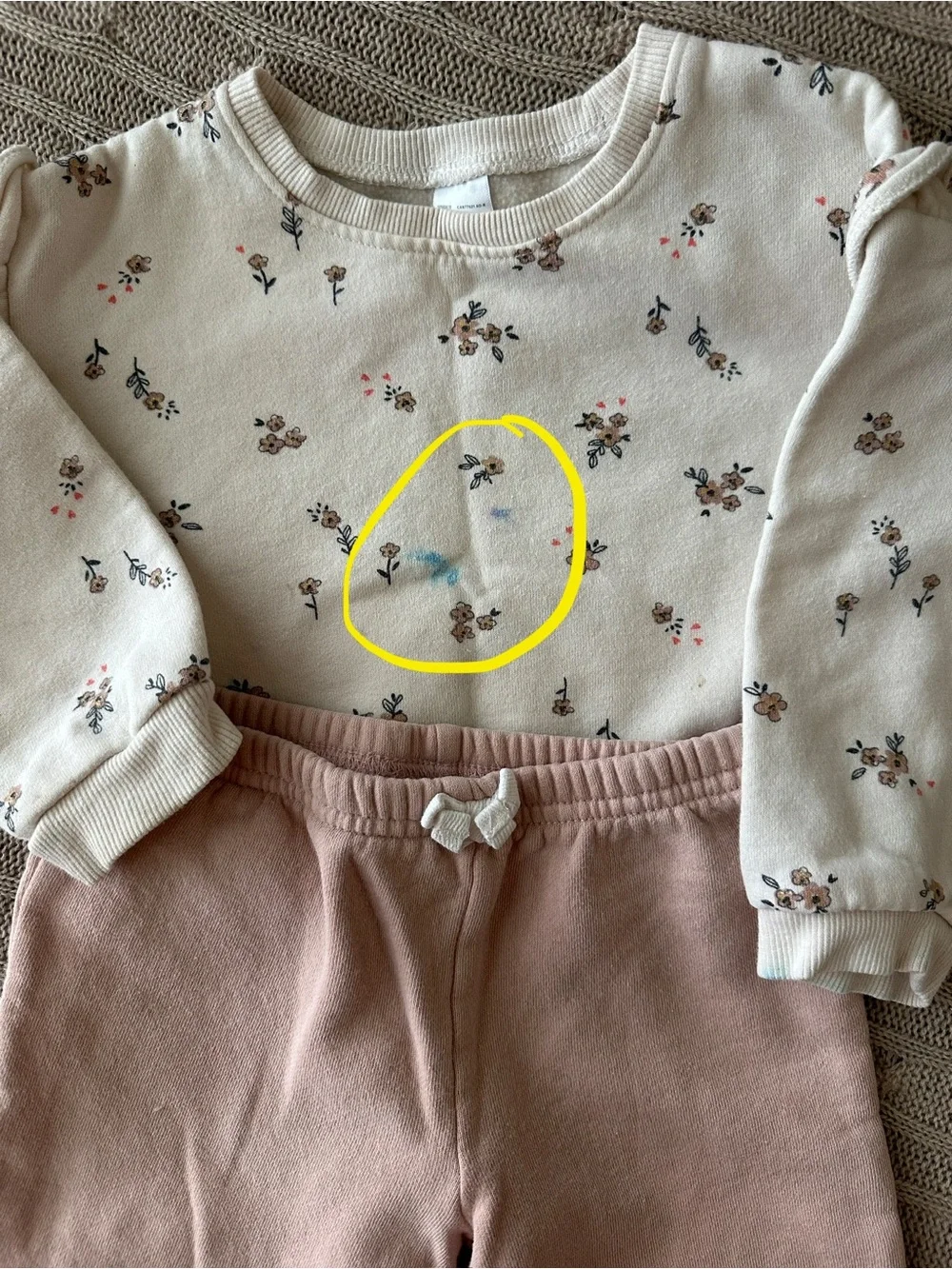 EUC Carter’s Baby Girl Outfit Set, Cream & Blush Sweatsuit, 24 Months *Imperfect